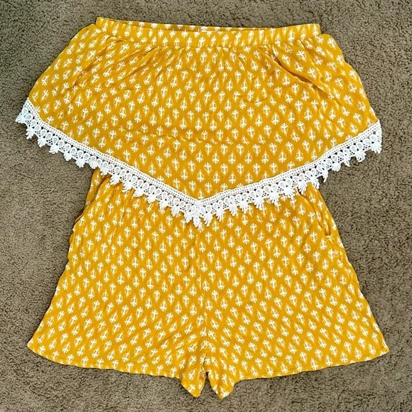 Xhilaration Yellow Off Shoulder Romper Lace Trim Pockets Boho Summer Size Medium - Picture 5 of 5